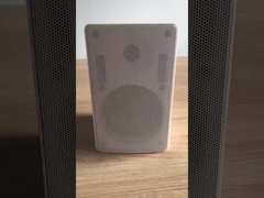 Ο τοίχος τοποθετεί τον ομιλητή